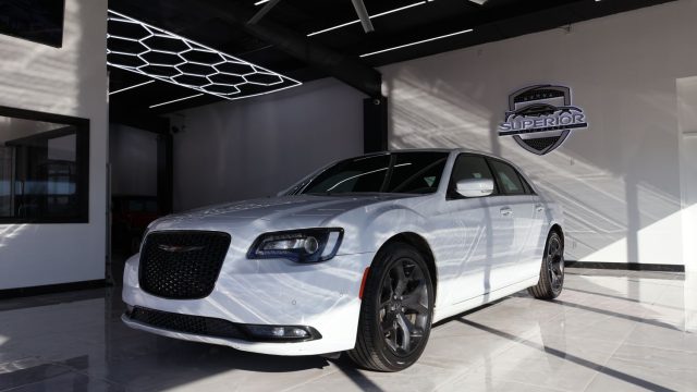 Chrysler 300 SEDAN 4-DR