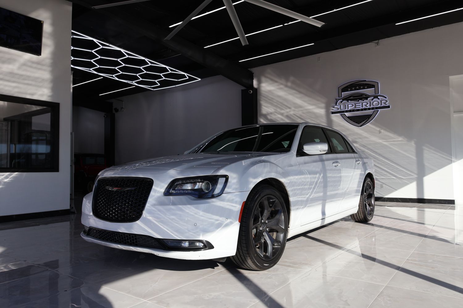 Chrysler 300 SEDAN 4-DR